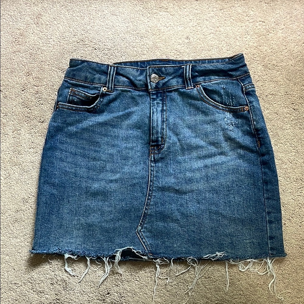 Wild Fable Denim Women’s Jean Skirt Distressed Hem Size 4 & Pockets